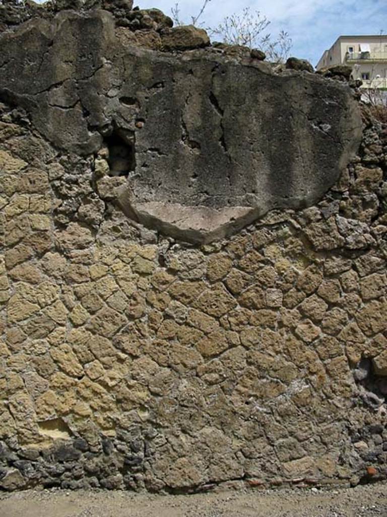 V.28, Herculaneum. May 2003. North wall, further towards the west. 
Photo courtesy of Nicolas Monteix.